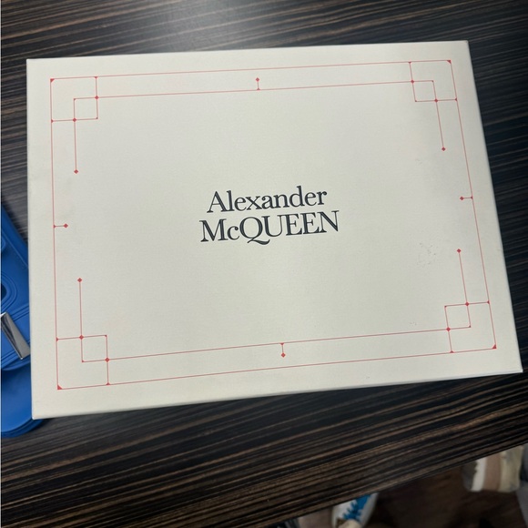 Alexander McQueen sandals size 38.5/8
barely worn comes with box and dust bags - Picture 6 of 6